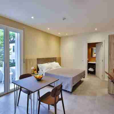 Apho Apartment Hotel Rooms