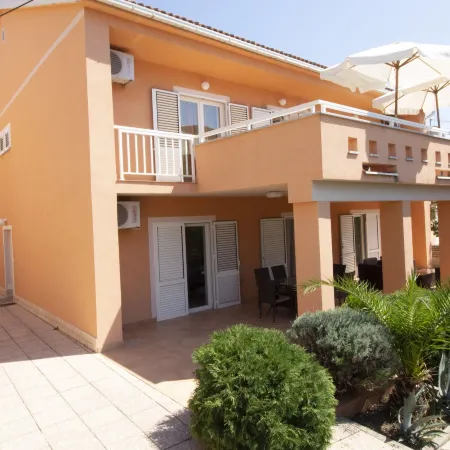 Studios & Rooms Fiesta