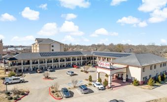 Paris Inn & Suites
