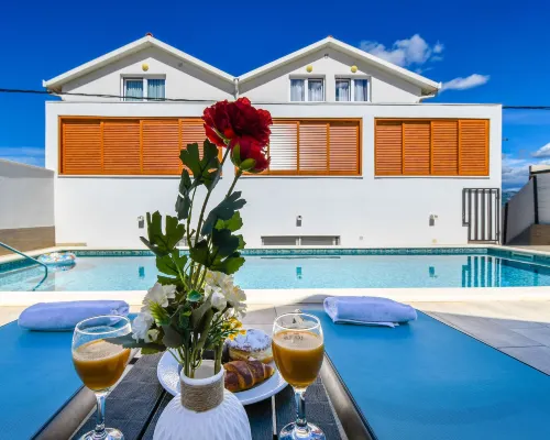 Apartments and Rooms Villa Niko Hotels in Arbanija