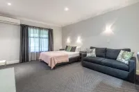St Francis Winery Hotels in Hackham
