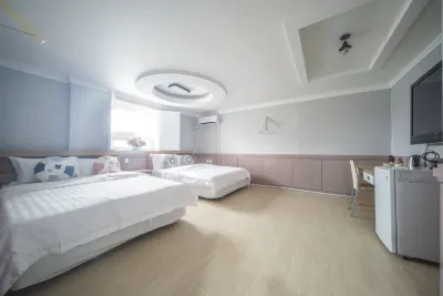 DseGu Guest House (Gyeong's hostel) Hotels near Gyesan Cathedral