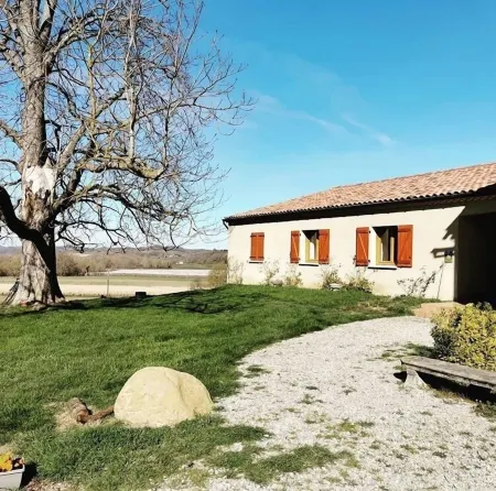 Chambres d'Hotes Ambroisie Отели в г. Шалабр