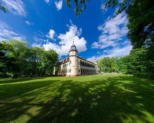 Oficyna Przy Pałacu Krobielowice Hotels in Wroclawski