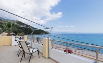 The Island Life Apartments by Konnect, Ipsos Beach