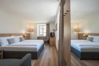 Hotel Brocco & Posta Hotels in Splugen