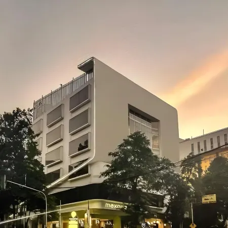 MaxOneHotels @ Premier Melawai Отели рядом с достопримечательностью «Блок М»