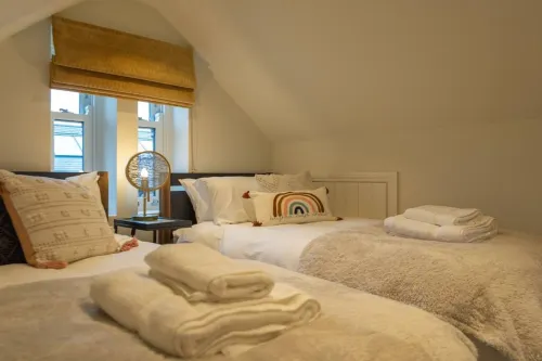 Escape 2 Unwind at the Parade, Accommodates 10