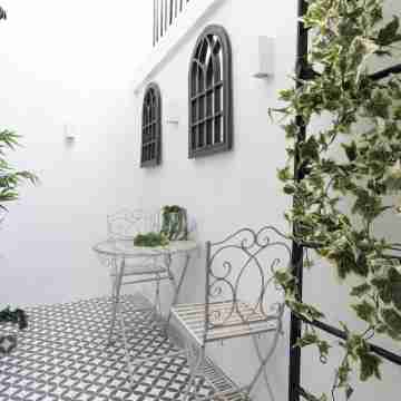 Central Apartment - with Patio and Sofa Bed! Others