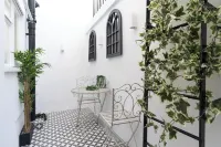 Central Apartment - with Patio and Sofa Bed!