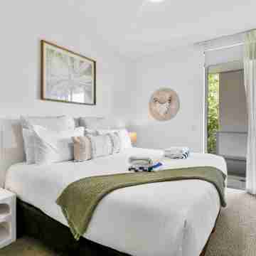 Coastal Harbour Lights I Pool, Gym & Prime Location Rooms