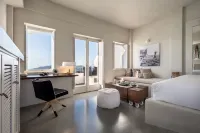 West East Suites Hotel di Santorini