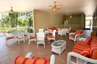 Marco Beach Vacation Suites - Parkering