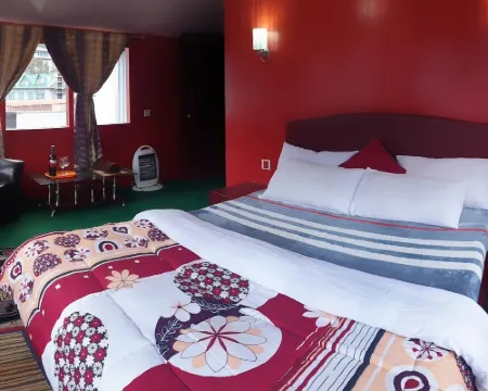 Lama Hotel - Himalayan Burger Hotels in Solukhumbu