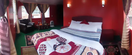 Lama Hotel - Himalayan Burger Отели в г. Солукхумбу