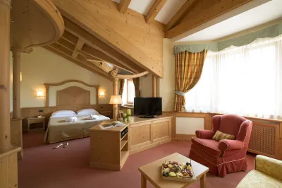 Hotel du Lac فنادق في Andalo
