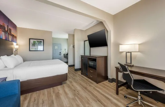 克拉利昂點路易斯維爾東部