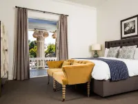 Hotel Ella Hotels near Bailey Park