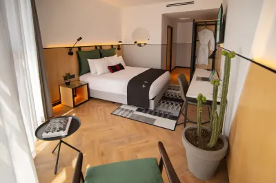 MET HOTEL Отели в г. 