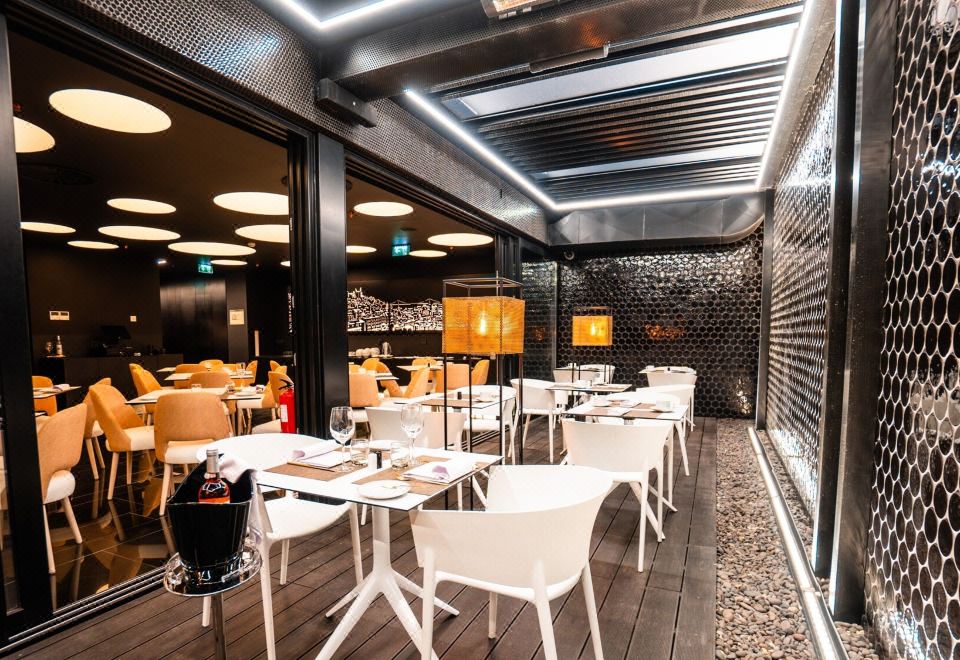 3. 힐스 호텔 리스..