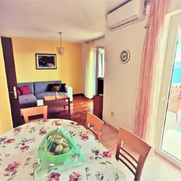 Holiday Apartment with a Balcony and Sea View, Just 300 Metres from the Beach