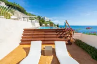 Luxury Villa Vittoria- Villa with Garden Swimming Pool and Jacuzzi Overlooking the Sea - Swimmingpools
