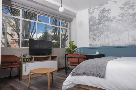 5Q House Quinta Camacho Отели рядом с достопримечательностью «Biblioteca Pública Virgilio Barco»