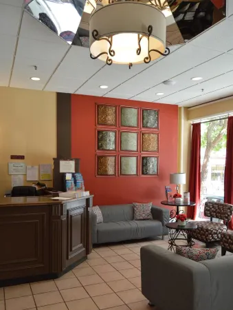 SF Plaza Hotel Отели рядом с достопримечательностью «Tin How Temple»