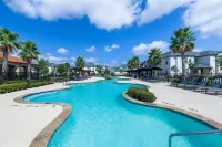 Bright and Spacious Apartments at Century Stone Hill North in Pflugerville, Austin - Swimmingpools