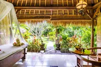Taman Selini Wahana Beach Resort Отели рядом с достопримечательностью «Biorock Pemuteran bali»