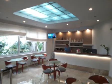 Apollo Hotel Отели рядом с достопримечательностью «Athinais Culture Center»