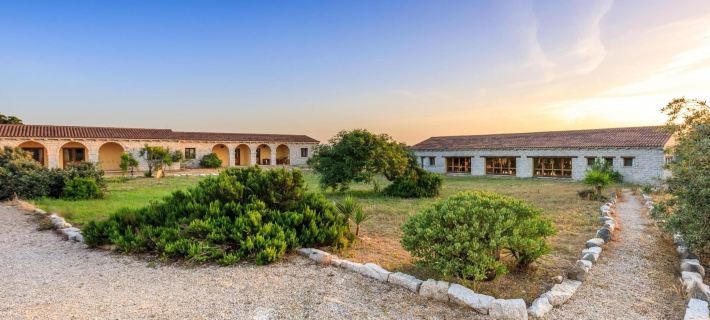 Residence in Badesi with Pool 24h , 1500 Meters from the Sea Hotels in Badesi