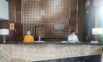 Hotel Saffron Crest