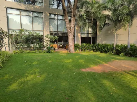 Courtyard by Marriott Madurai Отели рядом с достопримечательностью «Минкши Амман Темпл»