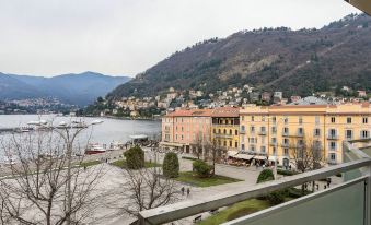 Piazza Cavour Lake View - by Myhomeincomo