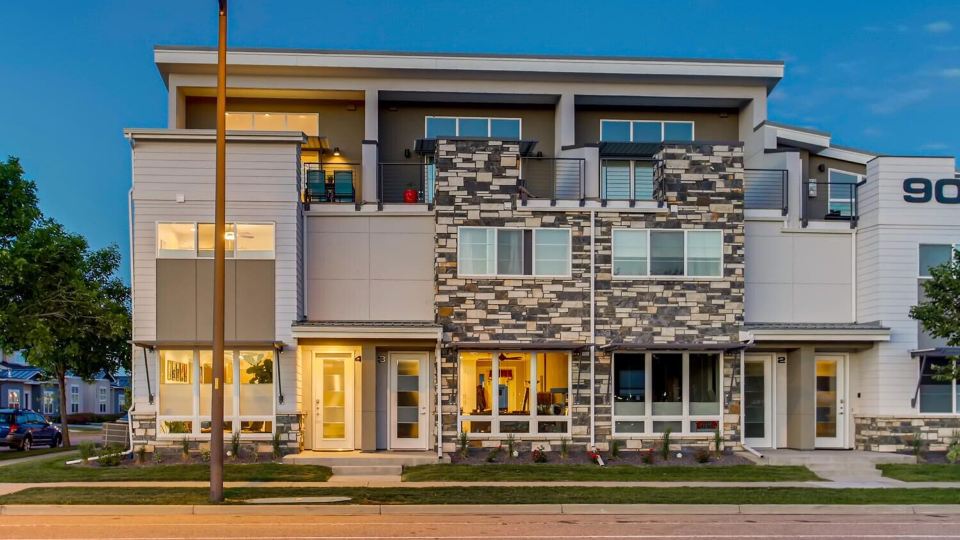 Elegant Townhome Near Old Town, Breweries and River!