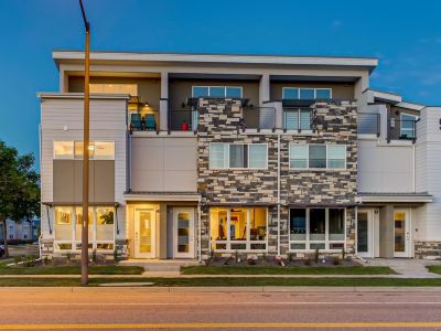 Elegant Townhome Near Old Town, Breweries and River!