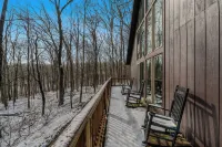 Sqyrls Nest - 3Br Retreat with a Hot Tub
