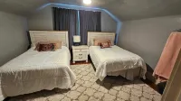 Relaxing country setting perfect for that special get away!! Hotels near Chief Standing Bear Trail - Blue Springs Trailhead