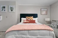 Beachfront Studio w/ Pool Fashionable Free Parking