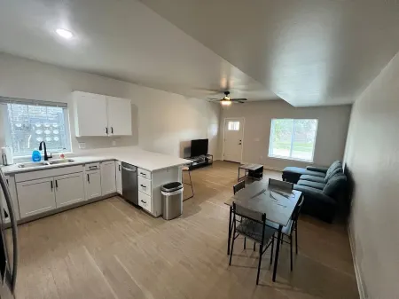 408 Entire 3 Bedroom Townhouse