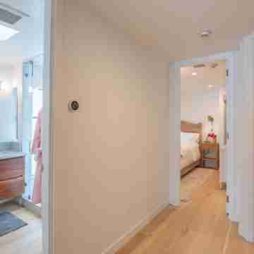 Carmel-By-The-Sea~~   Corner of Mission & 7th. ~~    2 Bedroom Luxury Apartment Rooms