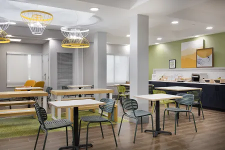 Spark by Hilton Guelph Отели в г. Wellington County