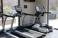 Hot Tub and Fitness Center Access - Bright Spacious Haven