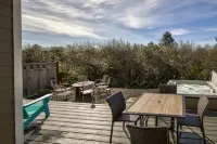 Seaside Haven - Hot tub, Fire pit, Waterfront, Fireplace Hotel di Ocean Shores