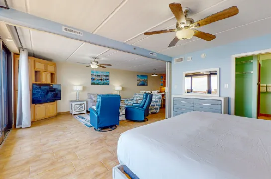 Ocean View, Shared Pool/Hot Tub, Boardwalk to Beach