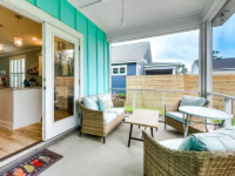 The Mermaid Cottage! Centrally Located, Pool, and Loaded with Extras! 沙洛特酒店