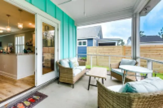 The Mermaid Cottage! Centrally Located, Pool, and Loaded with Extras! Hotels in Shallotte