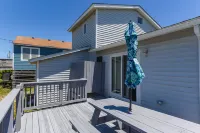 Charming Getaway with Beach Access and Cozy Comforts - Delightful Retreat