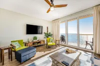Tropical, waterfront oasis with furnished balcony, pools, & beach access Hotels in Lower Grand Lagoon